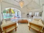 thumbnail-beautiful-3-bedrooms-villa-near-berawa-beach-bali-6
