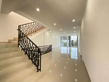 Di Jual Ruko Baru 3,5 lt, Strategis . Jatiwaringin, Jakarta Timur