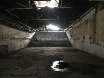 Jual Murah Untuk Usaha Lokasi Strategis Berikut Bangunan