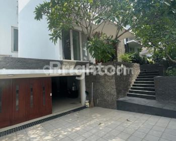 RUMAH HOOK MEWAH SIAP HUNI ADA POOL DALAM KOMPLEK ELITE PONDOK INDAH JAKARTA