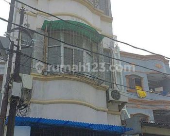 Rumah Usaha Daerah Jembatan Lima Akses Mobil Siap Huni Rm182