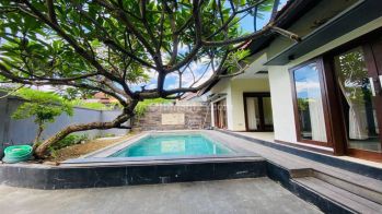 Villa Minimalis Moderen Sangan Nyaman Untuk Huniyan Semi Furnished SHM - Hak