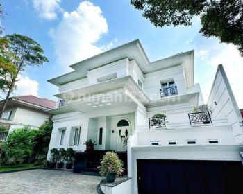 Rumah Design Classic Area Senayan Kebayoran baru