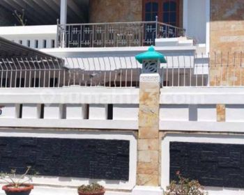 Rumah 2 Lantai terawat semi Furnished Renon Denpasar Bali