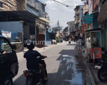 Disewakan ruko 2.5 lantai Jelambar utama raya