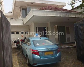 For Rent! rumah 2lt bagus dan terawat cocok untuk hunian, kantor, resto, usaha