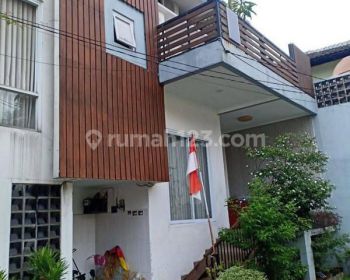 Rumah cantik siap huni lokasi strategis di Lebak bulus jakarta selatan harga