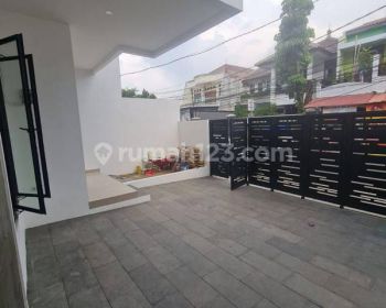 Rumah 2 Lantai di Kalibata Timur Raya, Jakarta Selatan