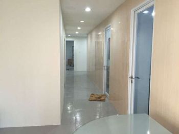 Kantor Stategis Depan Stasiun Kereta Cikini, Luas Bervariasi. WA lgs