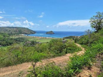 Tanah view laut di Airguling dekat Kuta Mandalika
