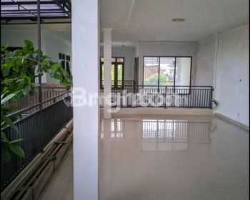 Rumah BISA untuk KANTOR dan TEMPAT TINGGAL yang SANGAT STRATEGIS di Denpasar
