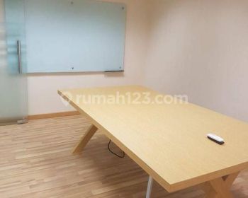Ruang Kantor Full Furnished Siap Pakai Bebas Ganjil Genap. Dekat Ritz-Carlton,