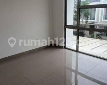 DISEWAKAN RUMAH 2 LANTAI DI CLUSTER ATLANTA, PIK2