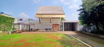 Rumah Minimalis 2 Lantai Halaman Luas, Cirendeu, Ciputat Timur