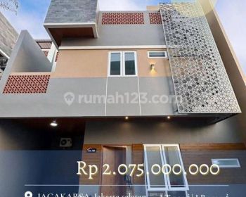 Rumah Baru Keren Brand New 3 Lantai Siap Huni Harga Miring