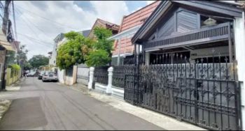 Harga Miring, Rumah di Tebet, Jalan 2 mobil