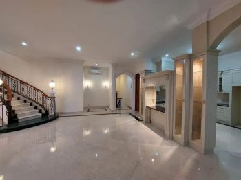 Rumah Mewah dengan Kolam Renang Pribadi di Pondok Indah Jakarta Sel