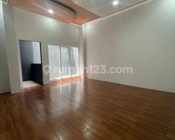 Di jual cepat rumah muara karang 10x20 jln lebar 3 lantai rapi dan siap huni