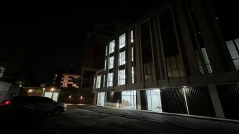 DiSewakan Ruko Baru Pinggir Jalan Raya Kebon Jeruk, Jakarta Barat