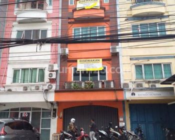 Disewakan ruko 4 lantai di area komersial Lebak bulus