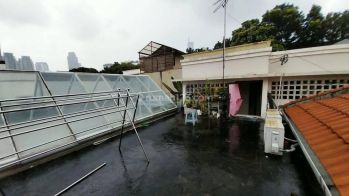 Rumah Asri Siap Huni di Jual Daerah Menteng Jakarta Pusat