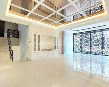 Rumah di Kebayoran Bintaro sektor 7elegan 3 Lantai. 4869