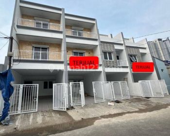 For Sale Rumah Baru SHM Tanjung Duren Jakarta