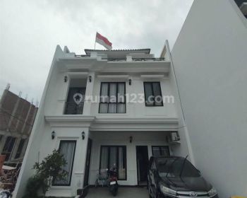Banyak Opsi Rumah Mewah 2 Lt Dalam Cluster Klender Duren Sawit