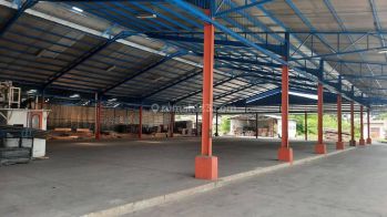 Disewakan gudang 1632 besar dan bersih di Jalan raya bekasi, cakung