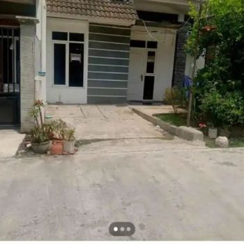 Disewakan rumah dan isi lokasi strategis