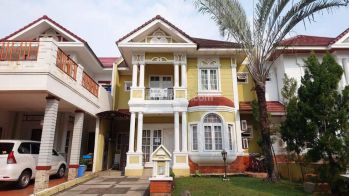 rumah cantik 2lantai Kota Wisata siap huni