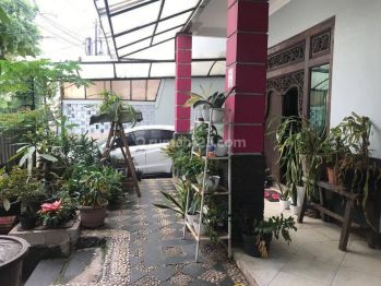 Rumah di Tebet Dalam 2 Lantai SHM Bagus