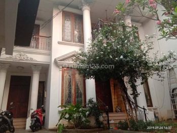 For Rent! Rumah Cantik 2 Lantai Daerah Menteng
