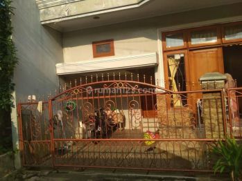 Rumah  terawat 2 Lantai di Sinar pamulang Pamulang Tangerang selatan