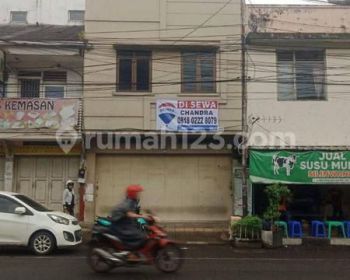 Sewa Ruko 3 Lantai Strategis Ramai Di Seberang BCA Astanaanyar