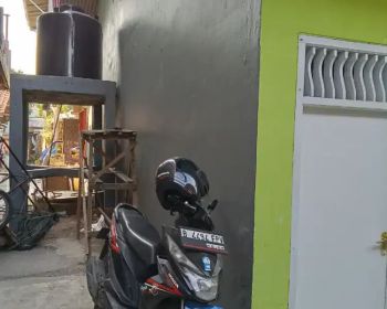 Kontrakan 8 pintu depan kantor desa suka resmi
