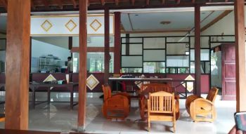 DISEWAKAN RUANG USAHA RESTO