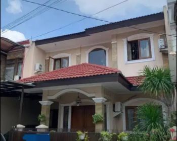 Rumah Megah di Taman Galaxy