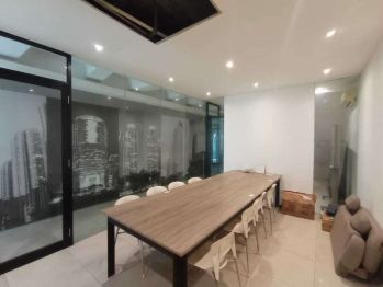 Dijual Kantor RUKO di Taman kebon jeruk jakarta barat dekat toll