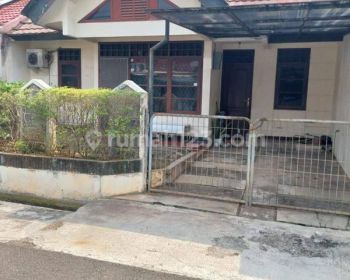 Rumah Tua Atap Baja Ringan Hitung Tanah Kawasan Griya Loka Bsd