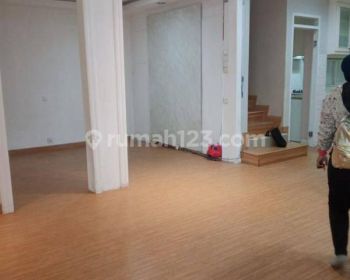 Di sewakan rumah 2 lantai minimalis dengan konsep sederhana