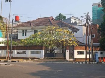 Rumah Sewa Hook Lingkungan Kedubes, 300 Meter Ke Rasuna Said