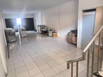 Ruko 3 Lantai Istimewa Di Jalan Garuda