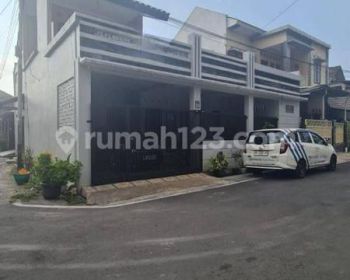 Rumah 1,5 lantai bangunan baru 2 tahun yang lalu