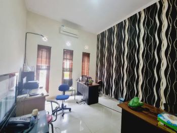 Rumah Cantik 2 Lt Harga Turun Cluster Colomadu