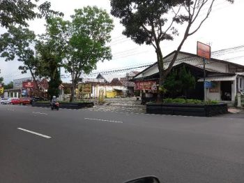 Ruang Usaha Di Jl. Jend. Sudirman Mertoyudan, Magelang dekat Starbucks