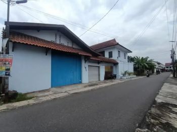 Di sewakan rumah dan gudang istimewa bangunan 2 lantai