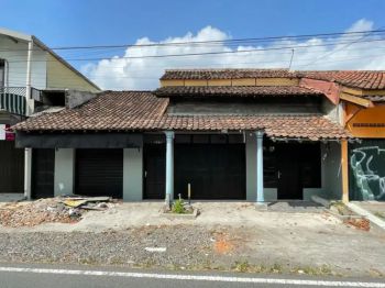 DIjual Rumah Pinggir Ringroad Utara Depan Al Azhar