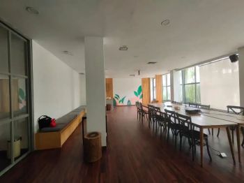 Gedung 4 lantai Jakarta Selatan (9525)