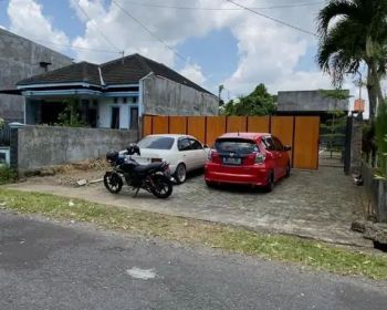 GUDANG STRATEGIS MURAH DEKAT JL MAGELANG KM 11 TRIDADI SLEMAN YOGYA